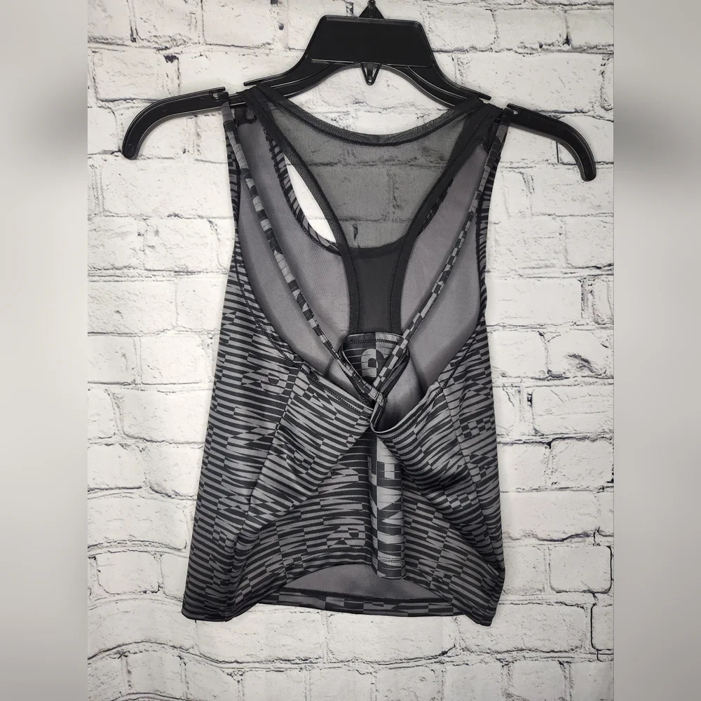 Nike Athletic Razor Back Running Top Size Medium - Picture 2 of 5